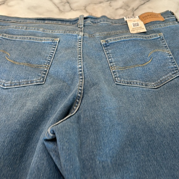 Levi’s Waist 24” rise 12 “ inseam 26” Signature, high-rise straight leg - Picture 9 of 13